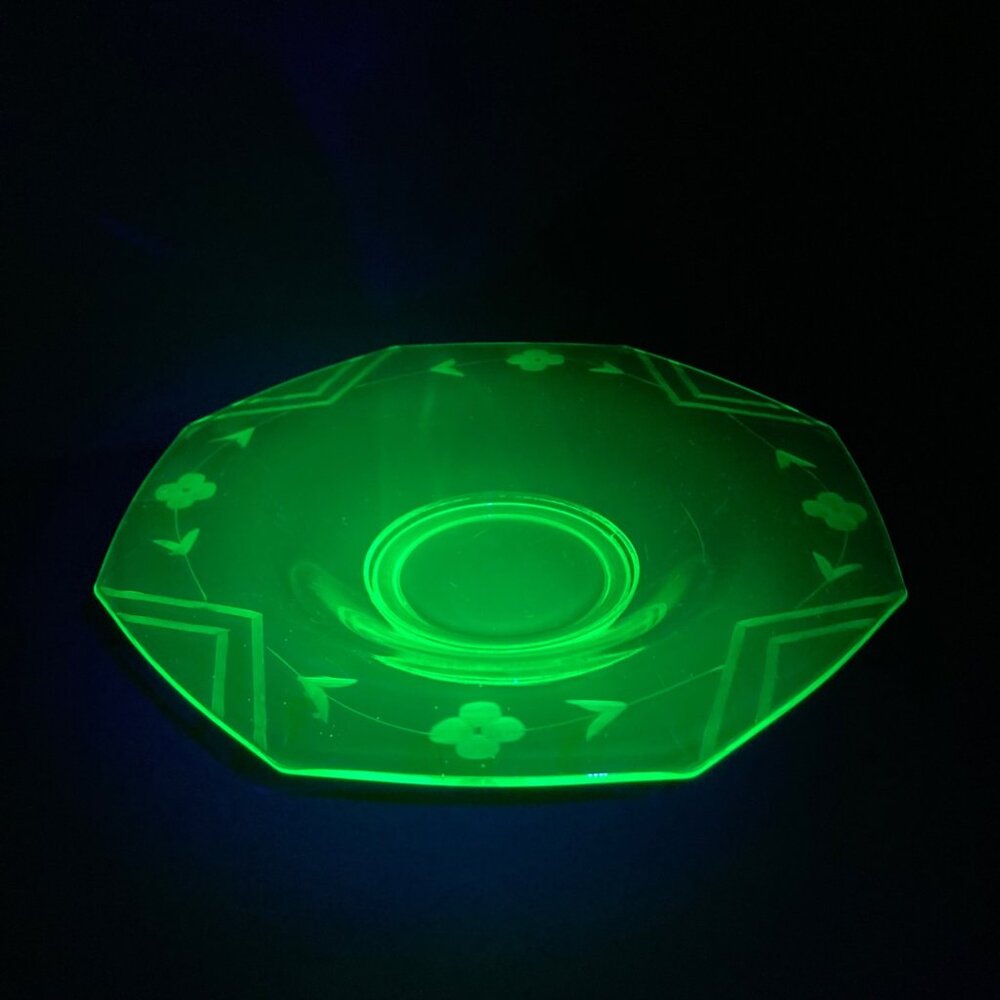 Large Green Depression Glass Uranium Bowl With Floral Chevron Etching 13"